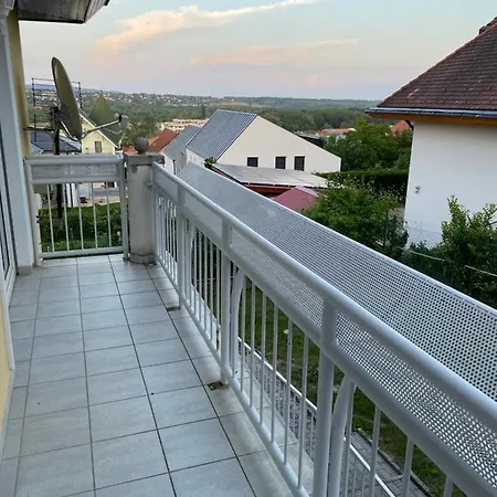 Leilbon Apartmanhaz Daire *