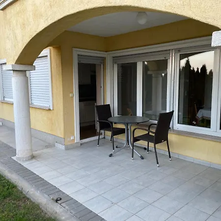 شقة Leilbon Apartmanhaz