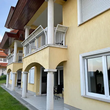 Leilbon Apartmanhaz 아파트 Hévíz