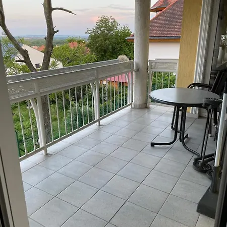 Leilbon Apartmanhaz *