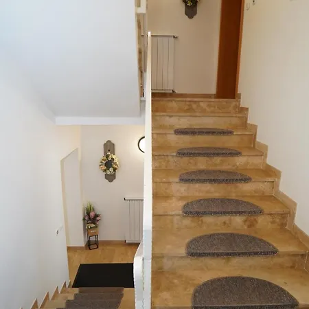 Leilbon Apartmanhaz