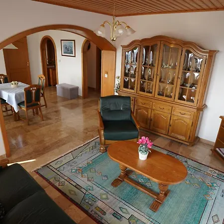 Leilbon Apartmanhaz *