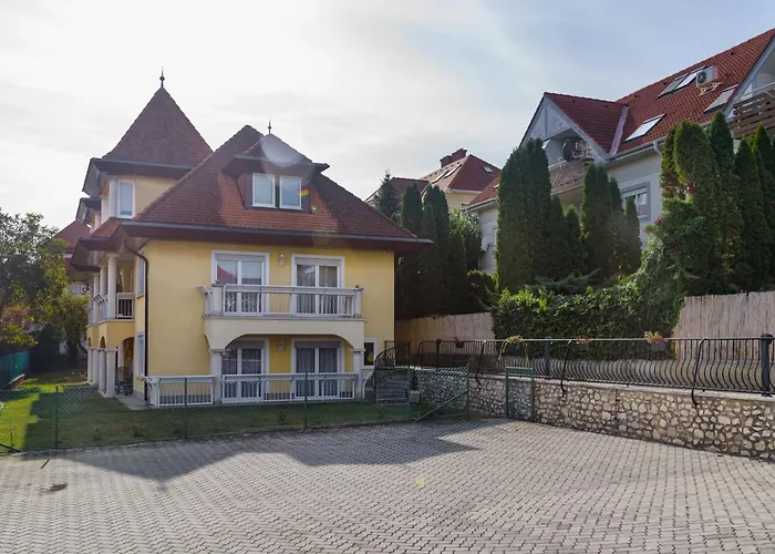 Leilbon Apartmanhaz Apartment *